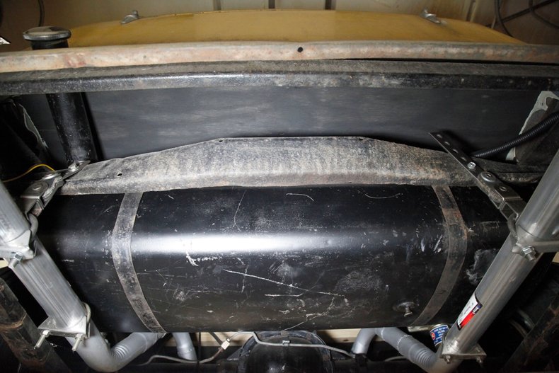 Chevrolet-Master-1934-Yellow-Burgundy-44