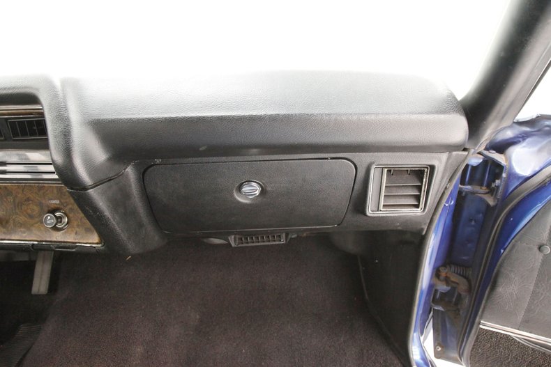 Chevrolet-Monte-carlo-1972-Medium-Blue-Metallic-Black-26