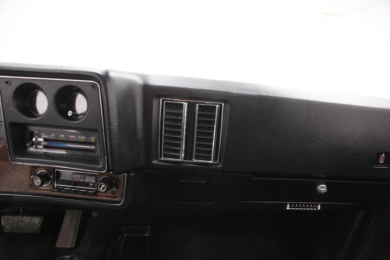 Chevrolet-Monte-carlo-1974-Silver-Taupe-Metalli-Black-39