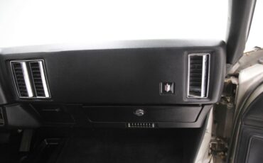 Chevrolet-Monte-carlo-1974-Silver-Taupe-Metalli-Black-40