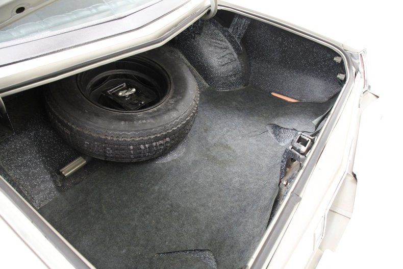 Chevrolet-Monte-carlo-1974-Silver-Taupe-Metalli-Black-49