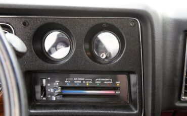 Chevrolet-Monte-carlo-1977-Red-Black-28