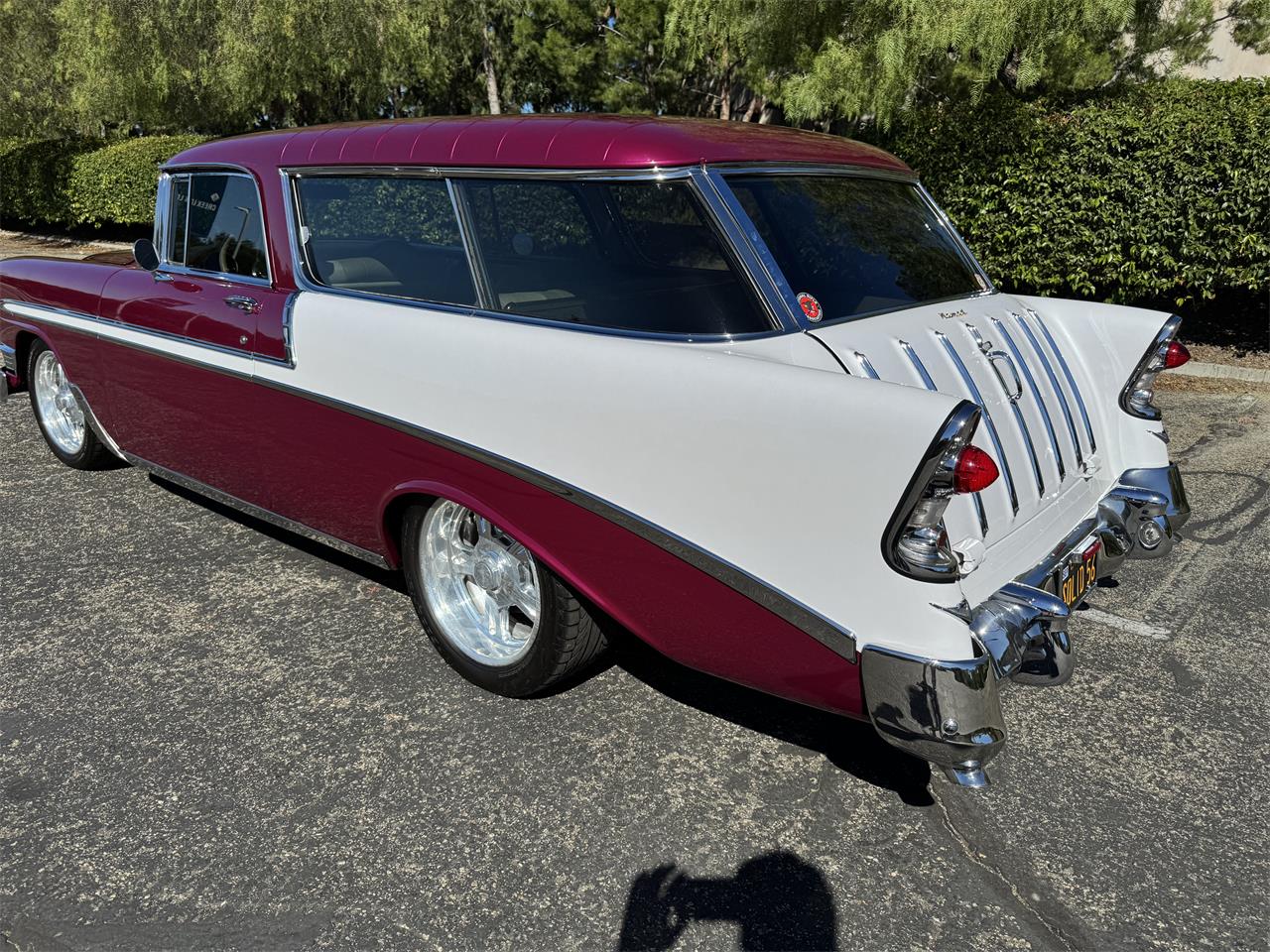 Chevrolet-Nomad-1956-Gray-leather-Ivory-amp-dust-plum-1