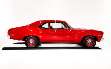 Chevrolet-Nova-1970-Cranberry-Red-Black-12