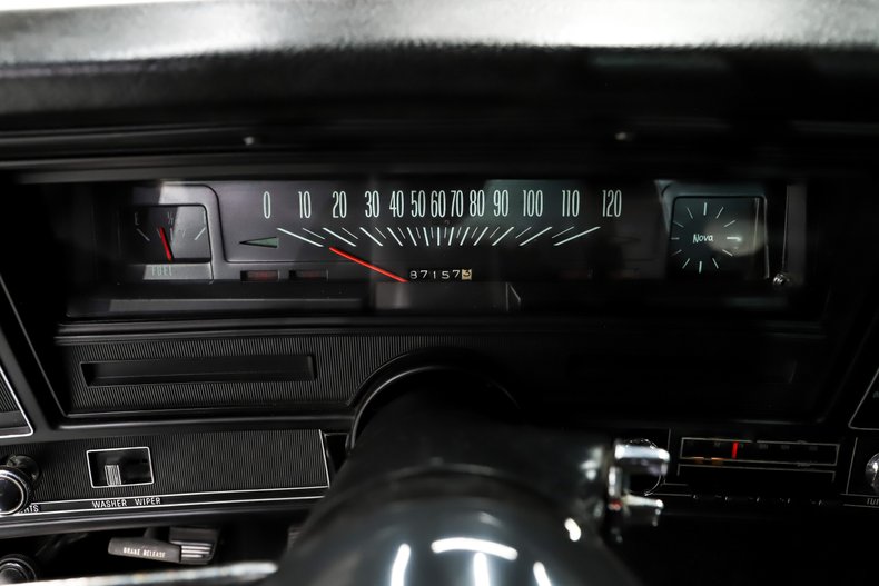 Chevrolet-Nova-1970-Cranberry-Red-Black-14