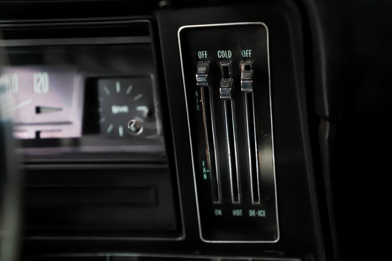 Chevrolet-Nova-1970-Cranberry-Red-Black-21