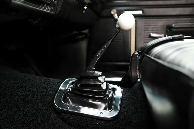 Chevrolet-Nova-1970-Cranberry-Red-Black-26