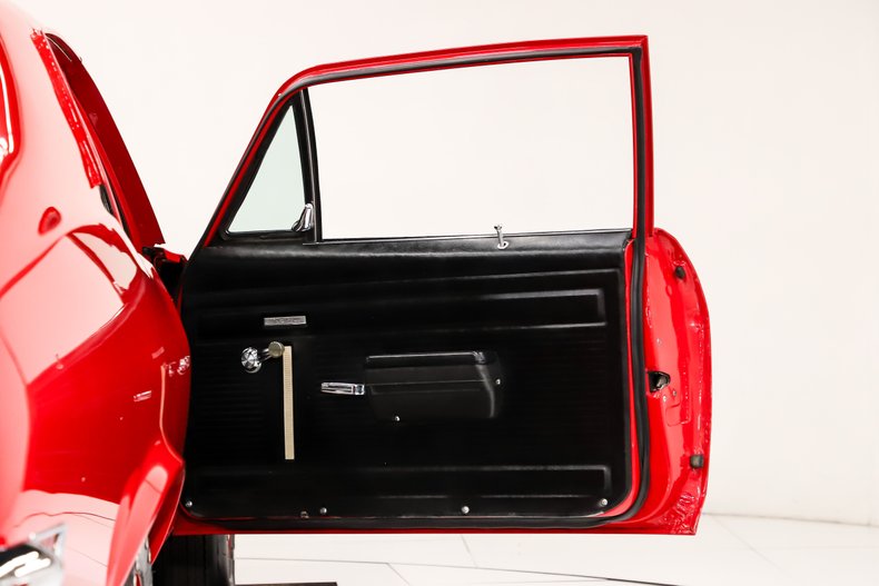 Chevrolet-Nova-1970-Cranberry-Red-Black-30
