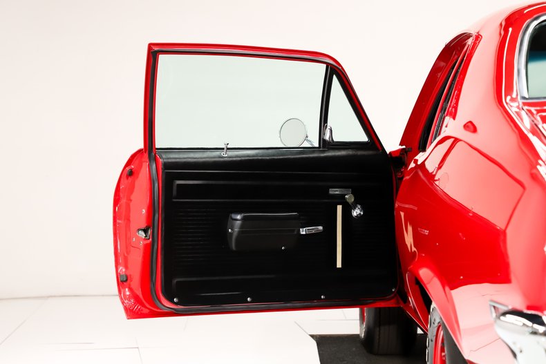 Chevrolet-Nova-1970-Cranberry-Red-Black-33