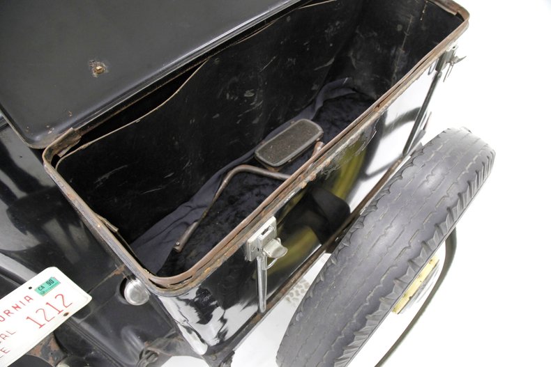 Chevrolet-Other-1933-Black-Brown-39