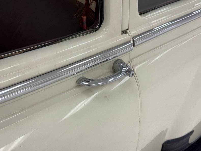 Chevrolet-Other-1954-Shoreline-Beige-Maroon-14