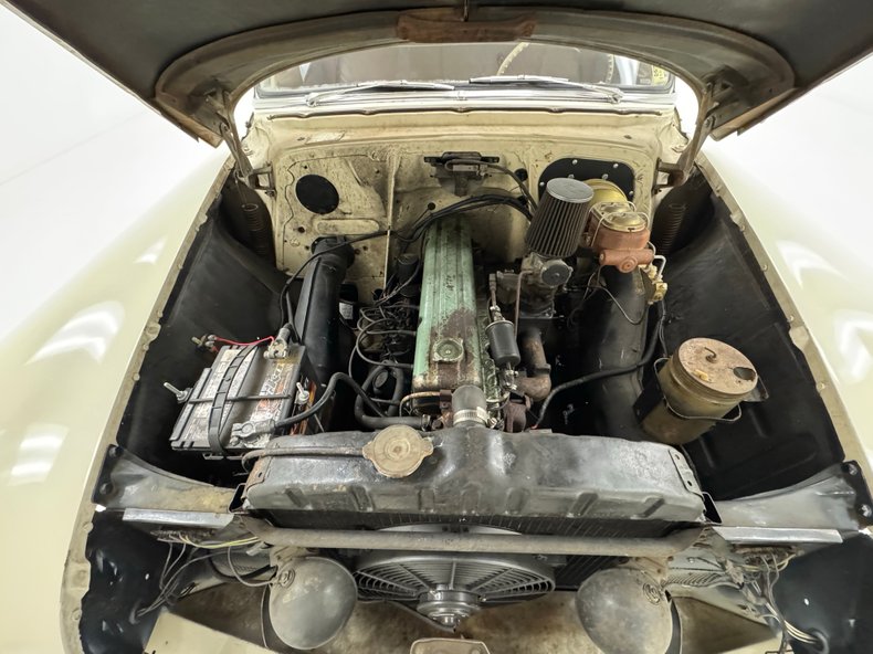 Chevrolet-Other-1954-Shoreline-Beige-Maroon-27