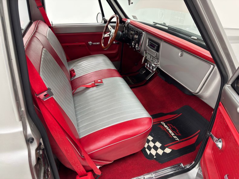 Chevrolet-Other-1969-Silver-Metallic-Red-34