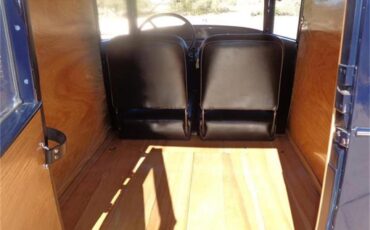 Chevrolet-Sedan-delivery-1930-Manganese-Blue-Varnished-Oak-4