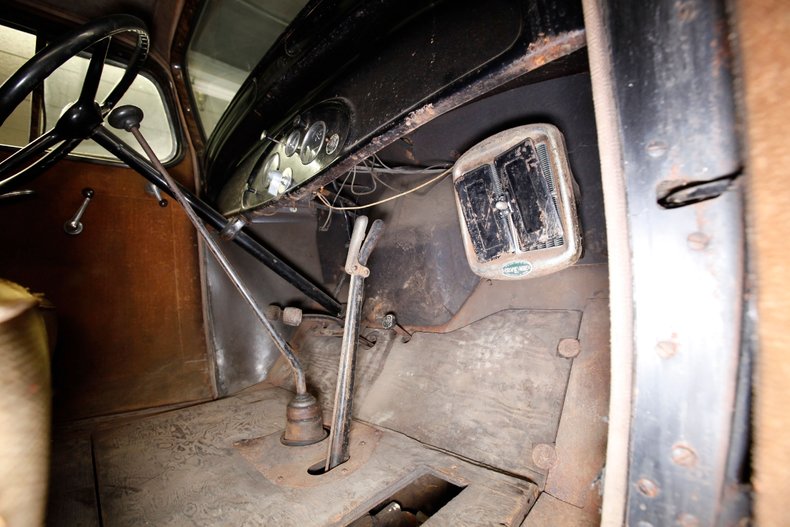 Chevrolet-Standard-1934-Black-Tan-42