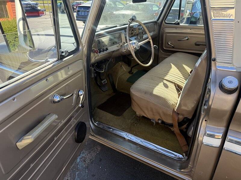 Chevrolet-c-10-custom-pickup-1966-11