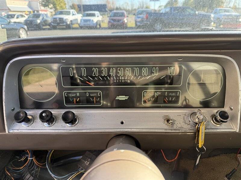 Chevrolet-c-10-custom-pickup-1966-13