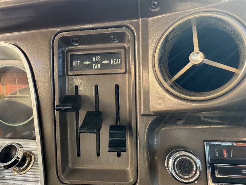 Chevrolet-c-10-custom-pickup-1966-15