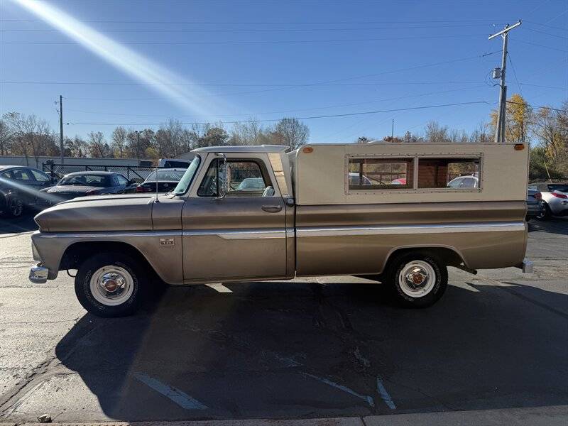 Chevrolet-c-10-custom-pickup-1966-18