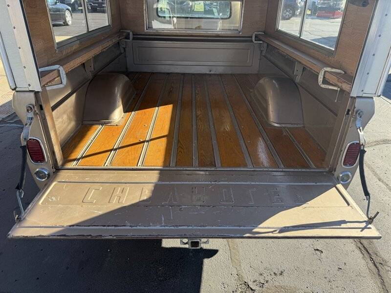 Chevrolet-c-10-custom-pickup-1966-8