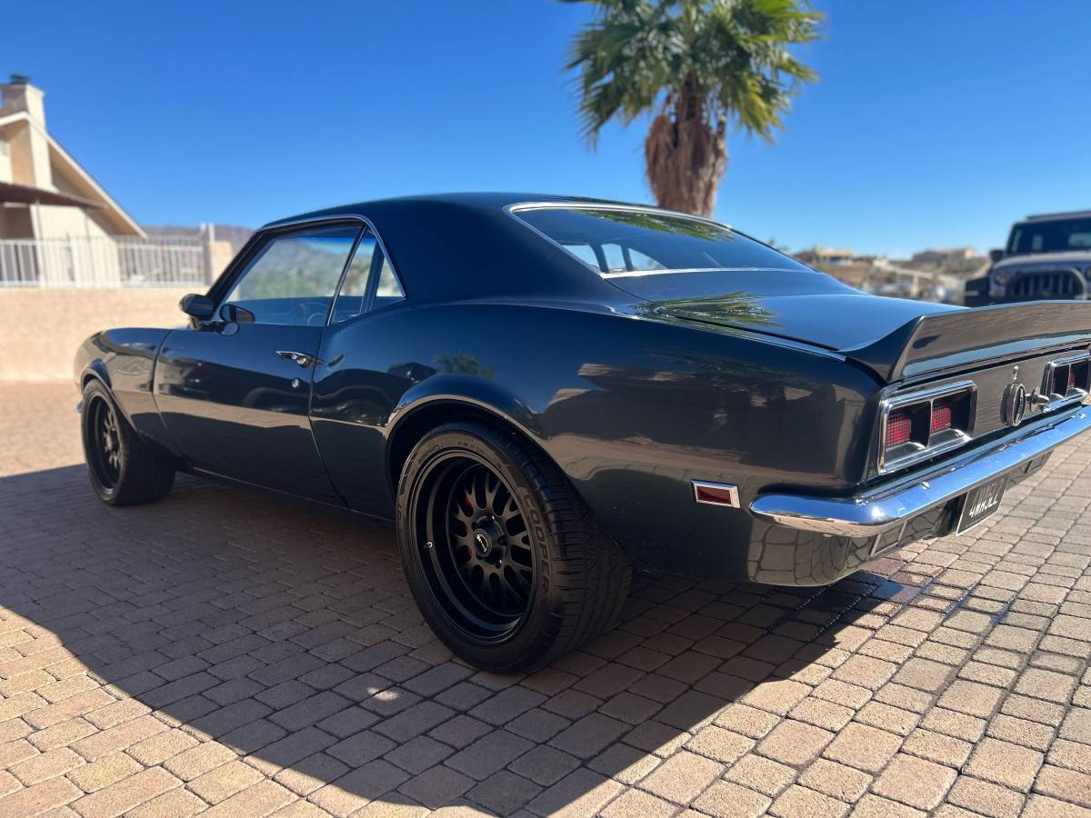 Chevrolet-camaro-1968-grey