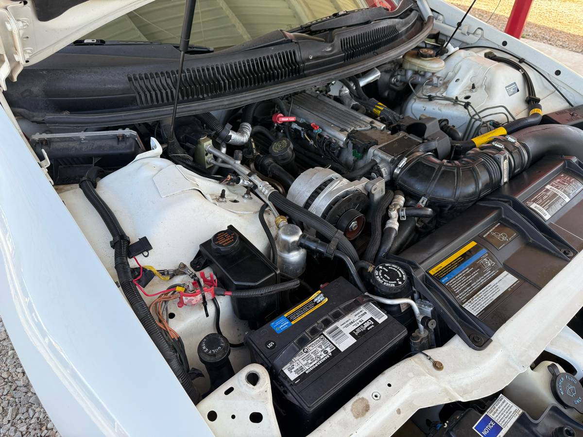 Chevrolet-camaro-1994-white-1