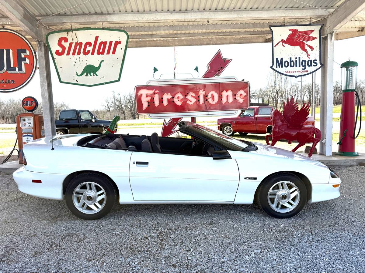 Chevrolet-camaro-1994-white-78