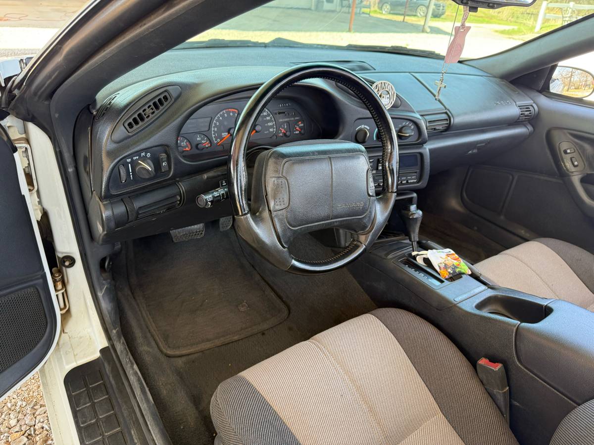 Chevrolet-camaro-1994-white-91