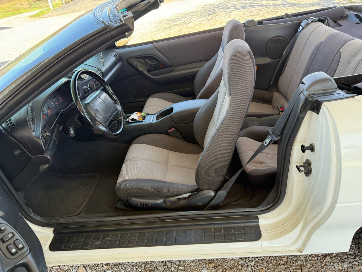 Chevrolet-camaro-1994-white-95