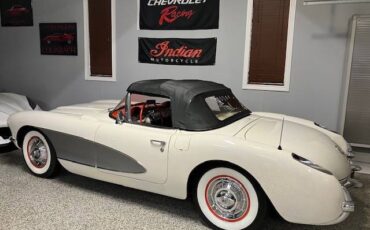 Chevrolet-corvette-1956-white-3