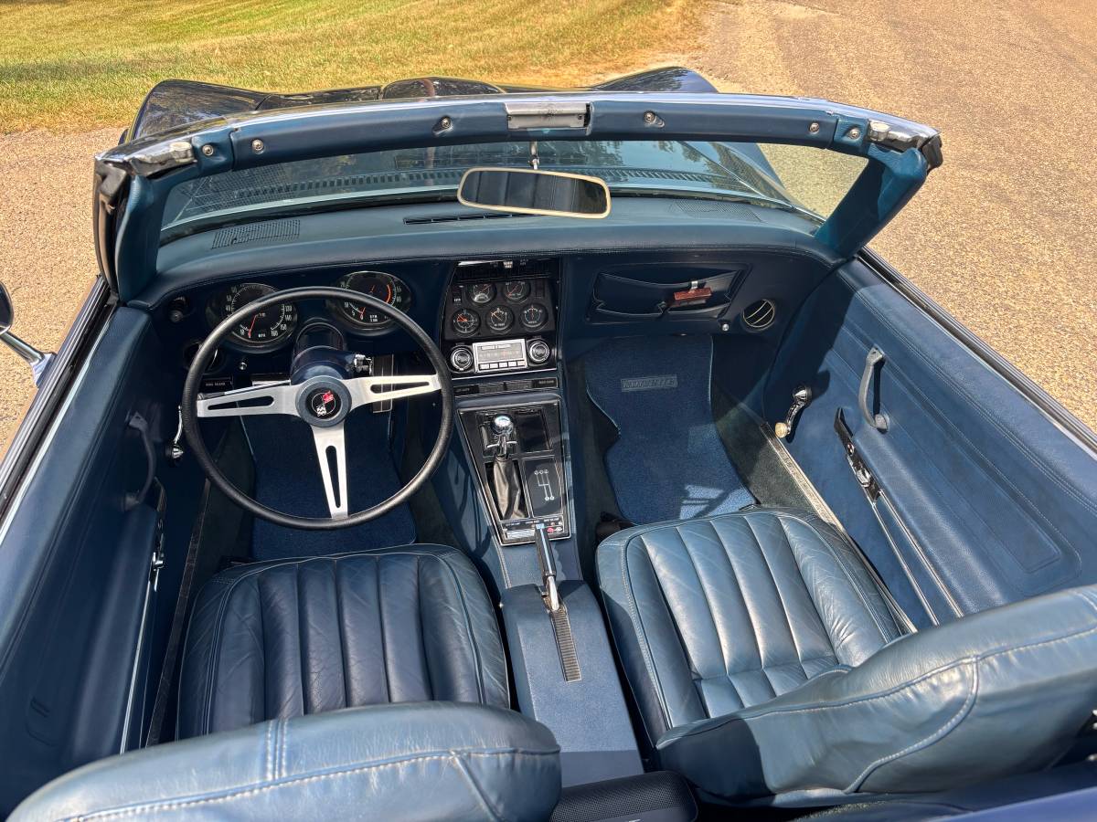 Chevrolet-corvette-1971-blue-10