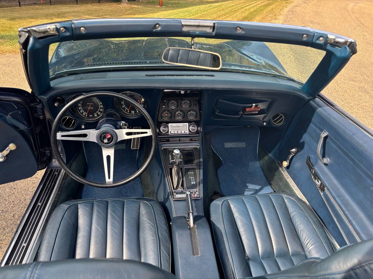 Chevrolet-corvette-1971-blue-11