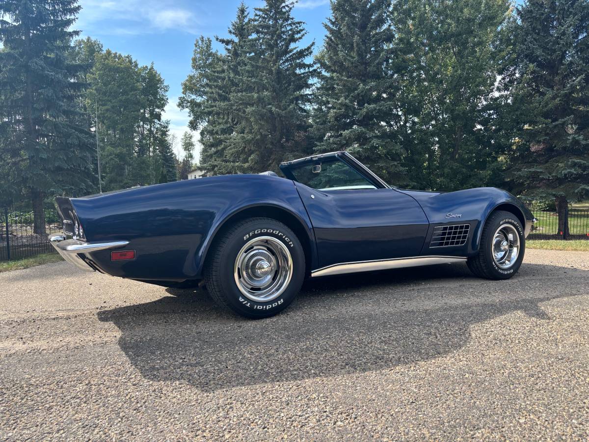 Chevrolet-corvette-1971-blue-14