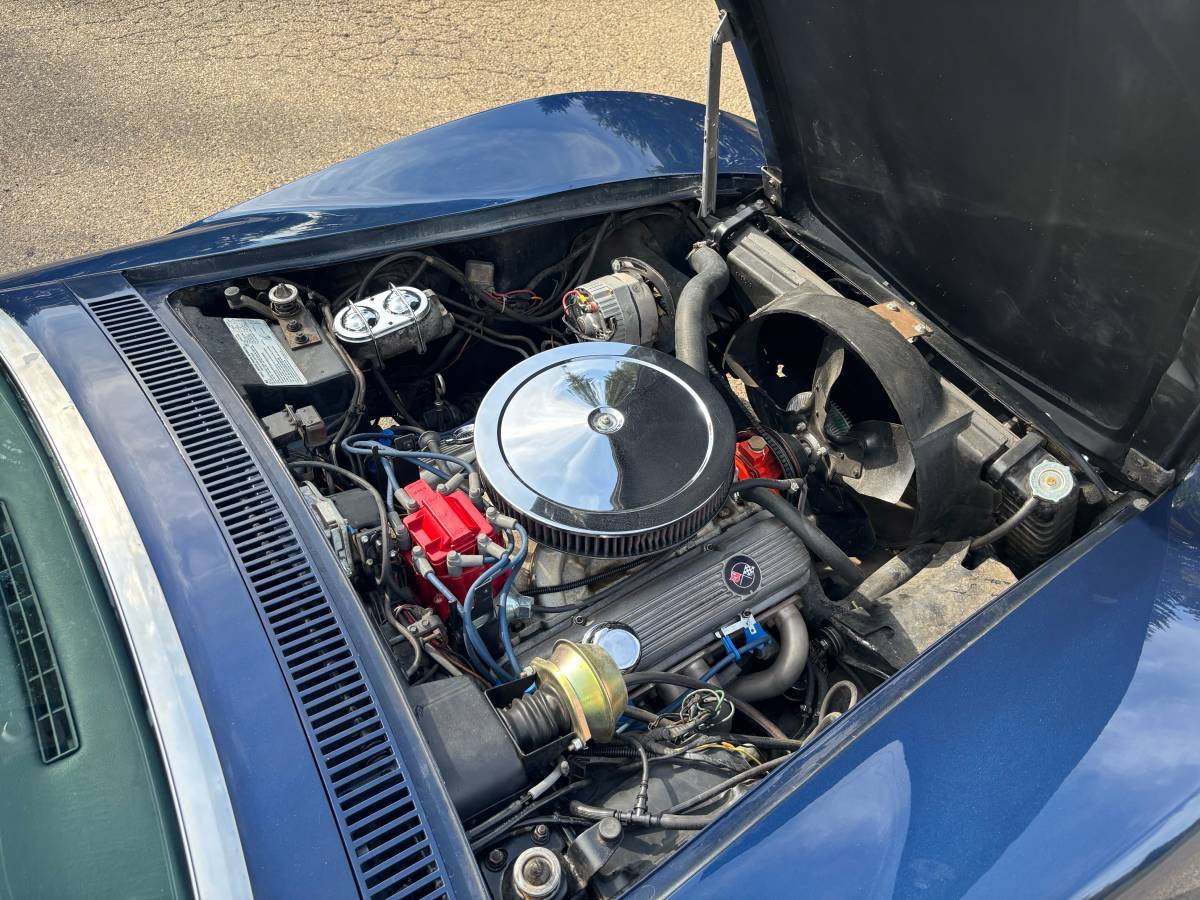 Chevrolet-corvette-1971-blue-15