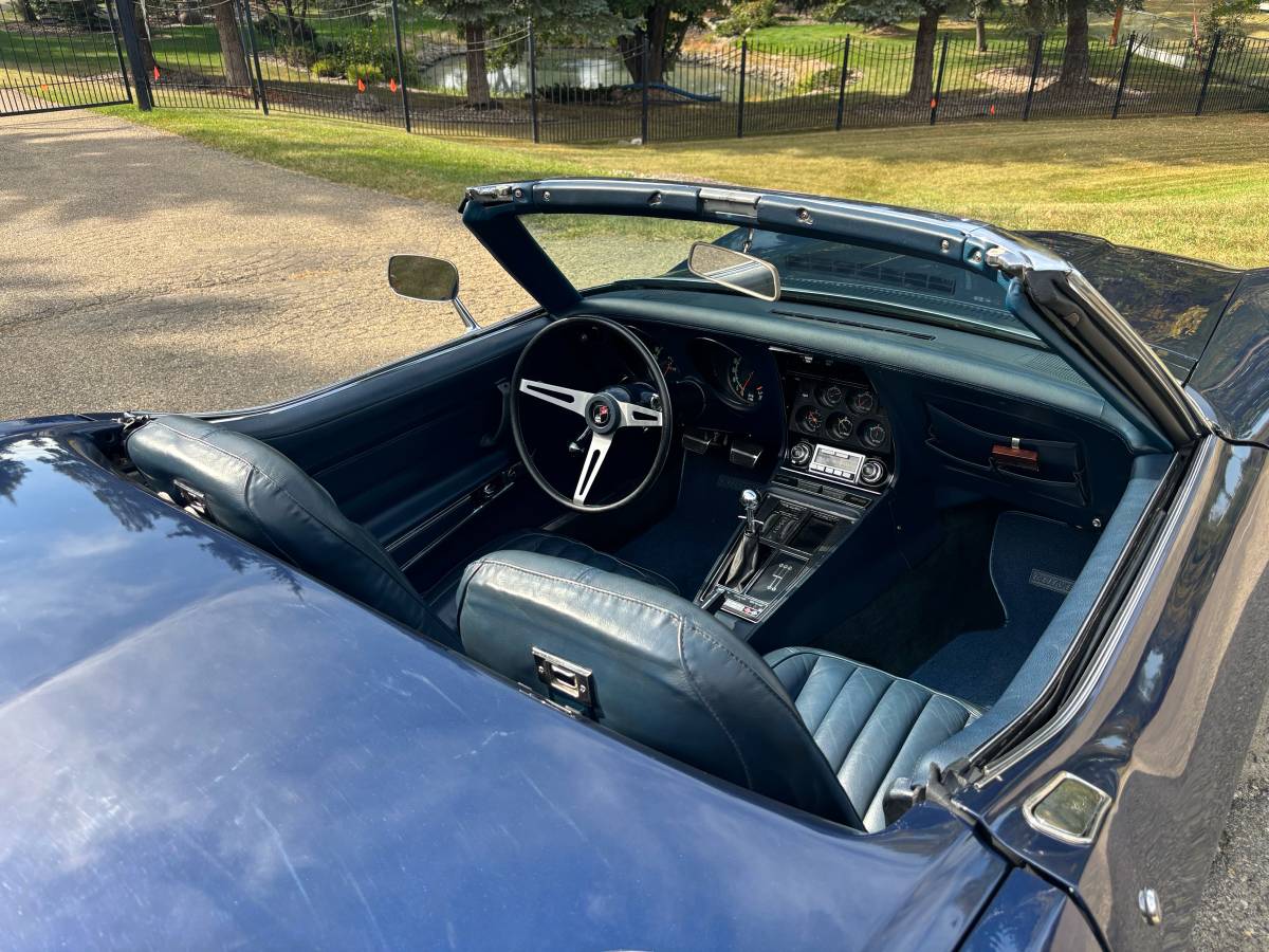 Chevrolet-corvette-1971-blue-9