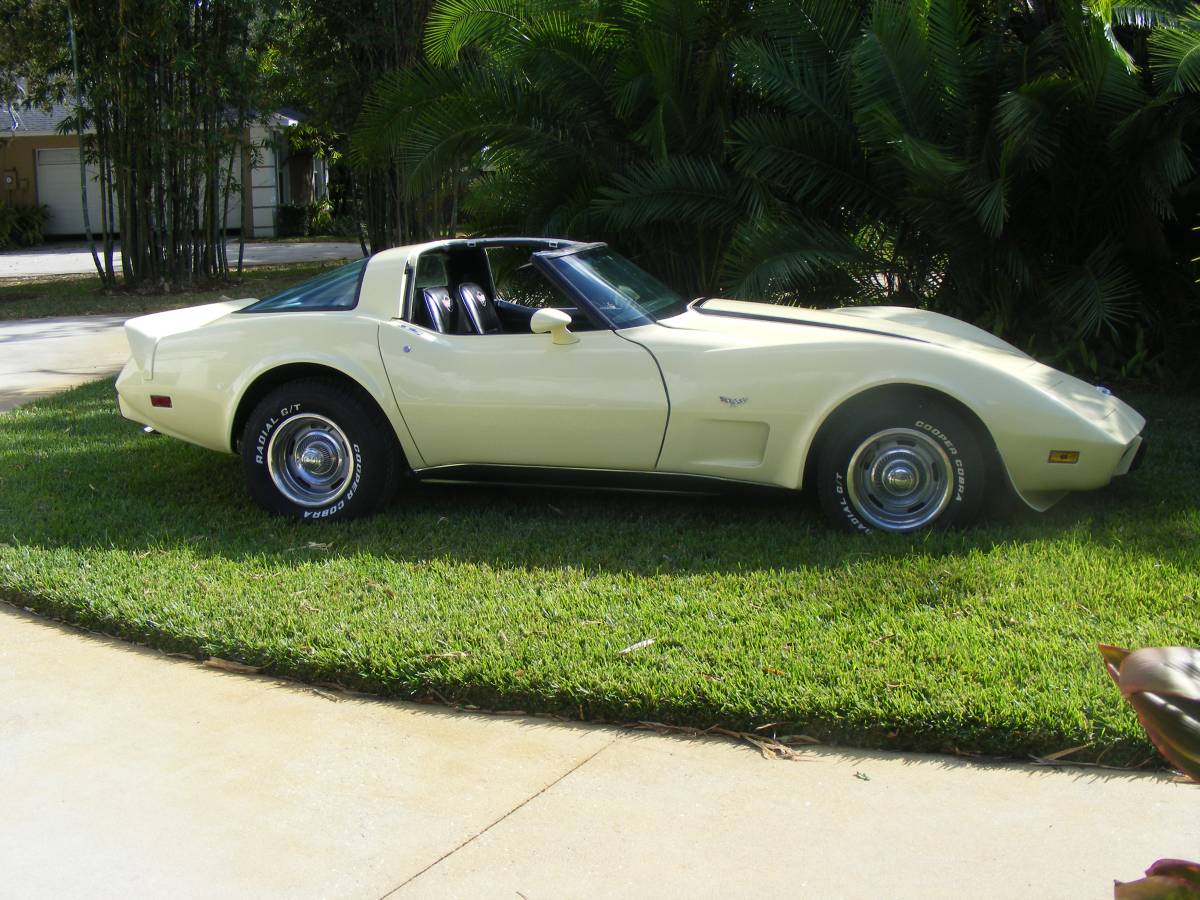 Chevrolet-corvette-1978-11