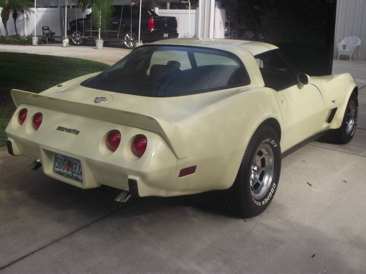 Chevrolet-corvette-1978-9