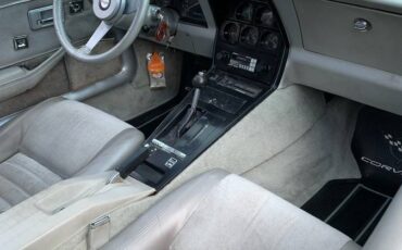 Chevrolet-corvette-1978-black-10