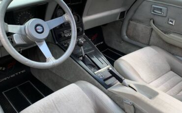 Chevrolet-corvette-1978-black-9