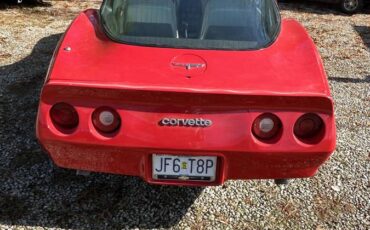 Chevrolet-corvette-1980-1