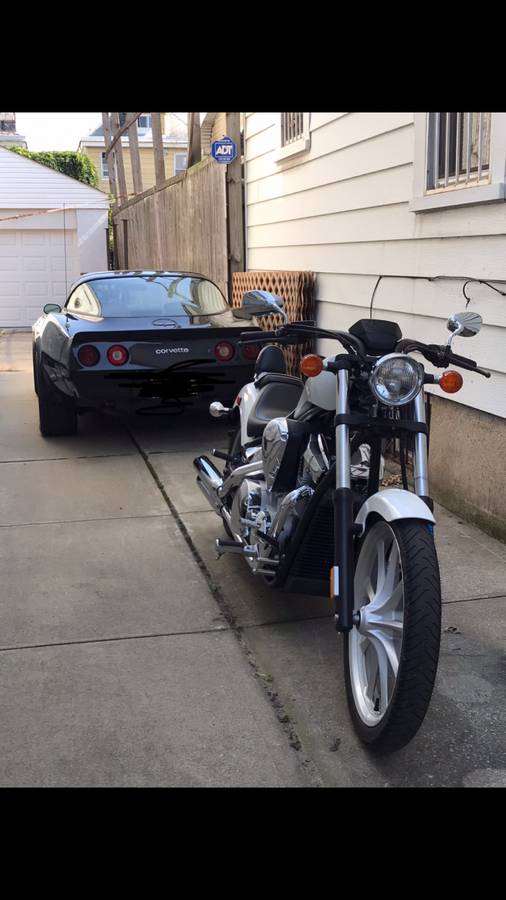 Chevrolet-corvette-1981-black-1