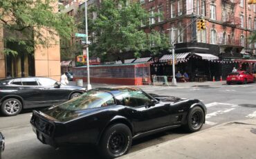 Chevrolet-corvette-1981-black-3