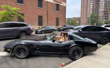 Chevrolet-corvette-1981-black