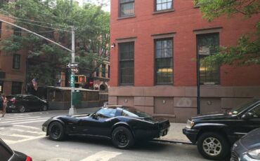 Chevrolet-corvette-1981-black-4