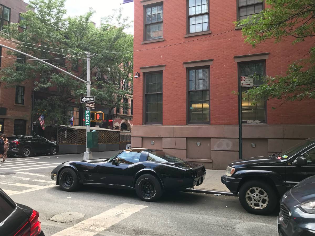 Chevrolet-corvette-1981-black-4