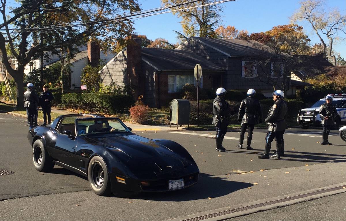 Chevrolet-corvette-1981-black-7