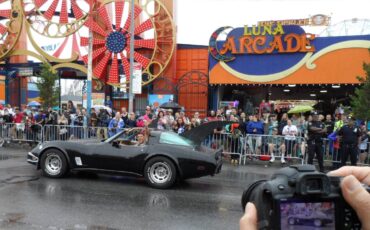 Chevrolet-corvette-1981-black-9