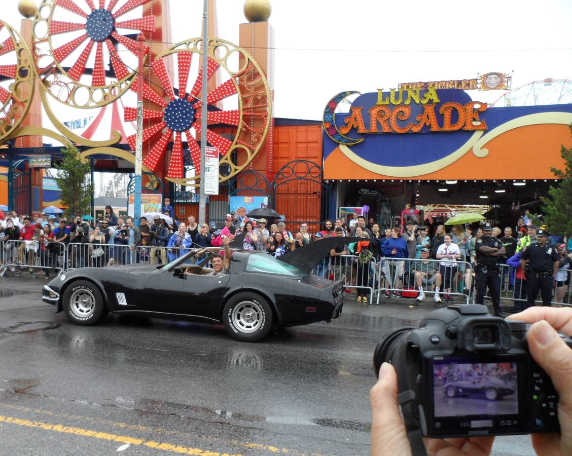 Chevrolet-corvette-1981-black-9