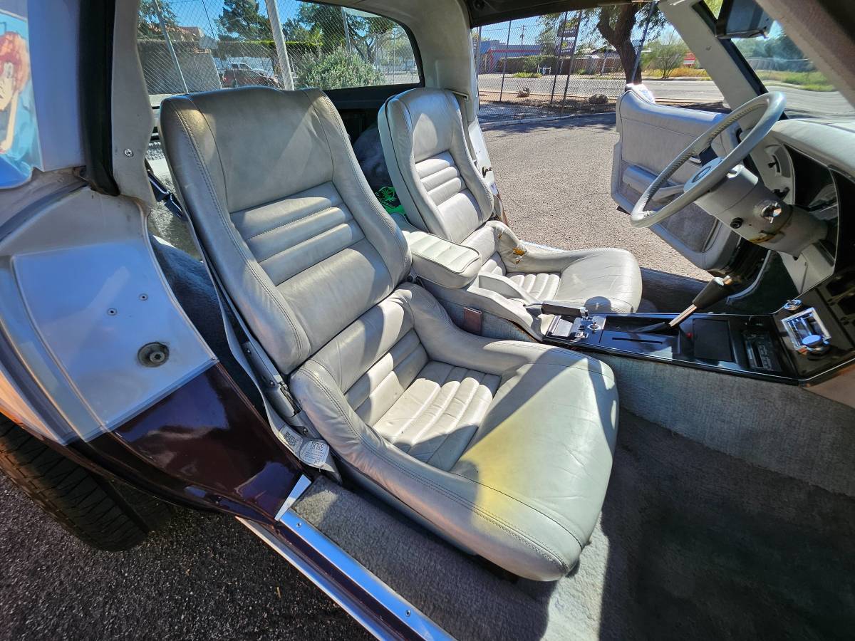 Chevrolet-corvette-1982-silver-10