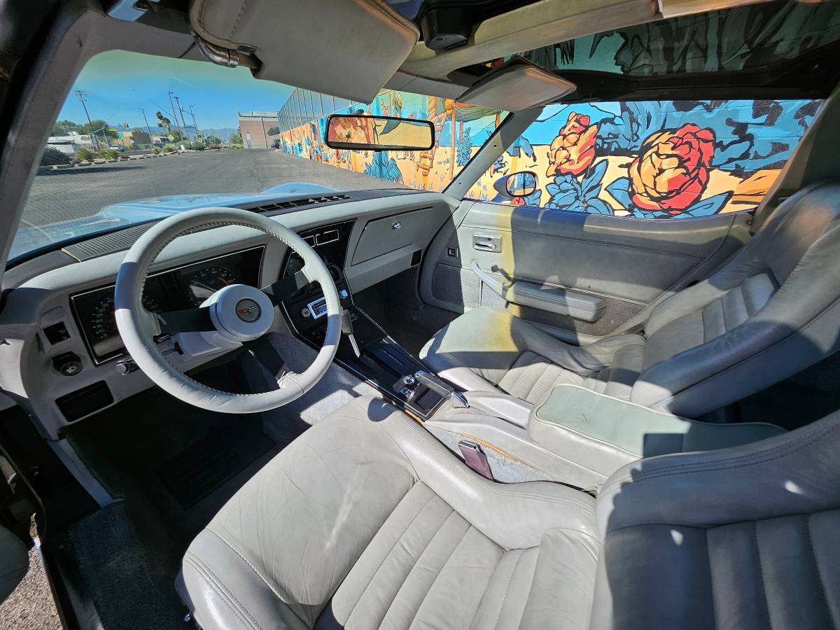 Chevrolet-corvette-1982-silver-2